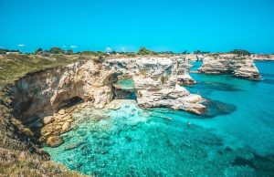 I Faraglioni di Sant'Andrea e il loro mare cristallino