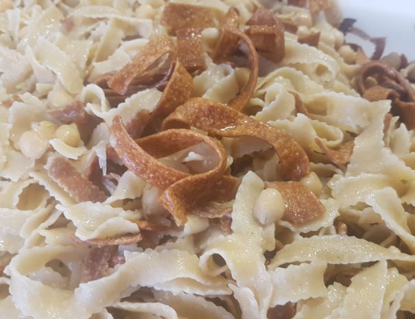 Cosa Mangiare nel Salento? pasta e ceci con la tria fritta