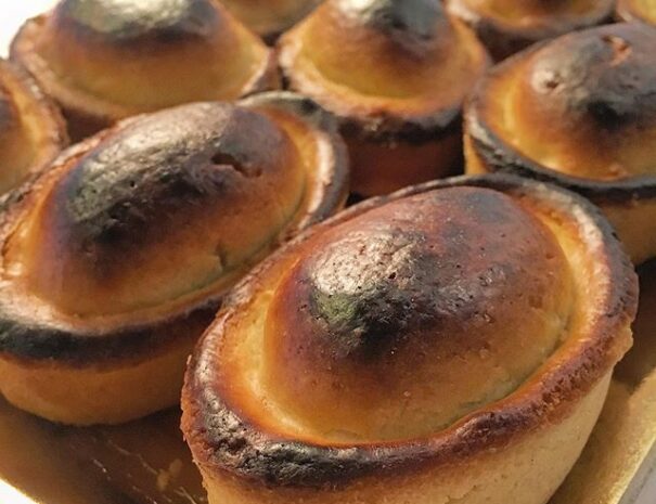 pasticciotto leccese, tipico di tutto il territorio salentino che vanta i suoi natali a Galatina