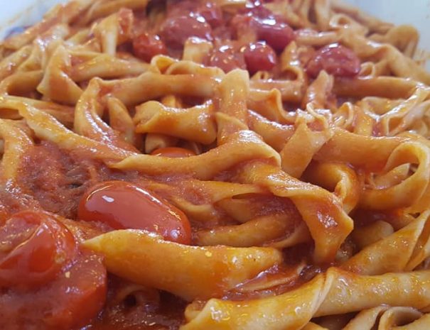 Cosa Mangiare nel Salento? Sagne ncannulate della tradizione salentina al sugo di pomodoro fresco